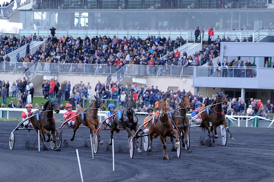 Une réunion hippique au Trot sur l'Hippodrome de Strasbourg